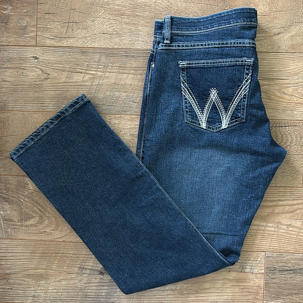 Wrangler Q-Baby Women's Jeans Bootcut Dark Wash Denim Size 32 x 33.5 - Picture 2 of 8